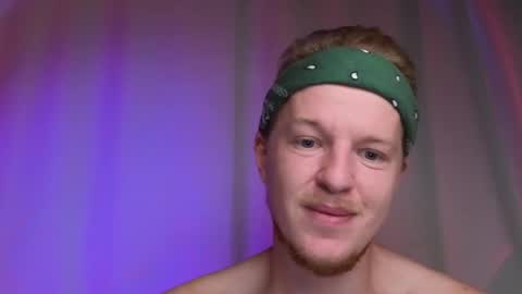 Snapshot of flower_haze chatting on December 11, 5:32 am Alexander online show from December 11, 5:32 am