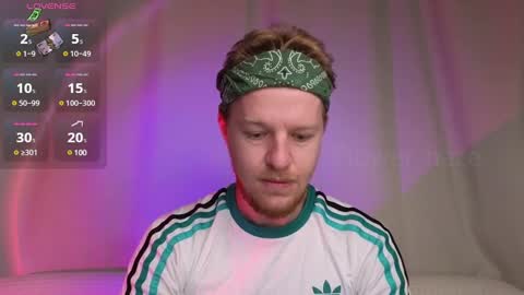 Snapshot of flower_haze chatting on December 19, 5:29 am Alexander online show from December 19, 5:29 am