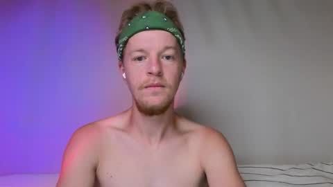 Snapshot of flower_haze chatting on September 29, 3:44 am Alexander online show from September 29, 3:44 am