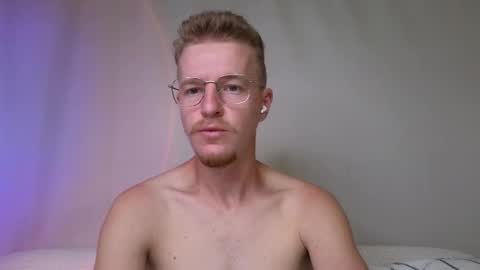 Snapshot of flower_haze chatting on October 13, 4:45 am Alexander online show from October 13, 4:45 am