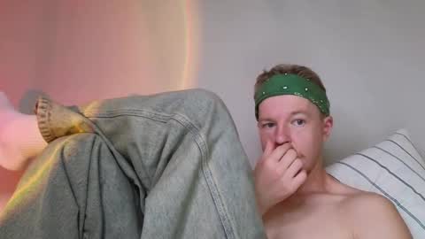 Snapshot of flower_haze chatting on October 28, 5:55 am Alexander online show from October 28, 5:55 am