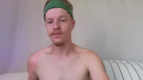 Snapshot of flower_haze chatting on November 2, 5:54 am Alexander online show from November 2, 5:54 am