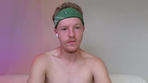 Snapshot of flower_haze chatting on November 6, 5:52 am Alexander online show from November 6, 5:52 am