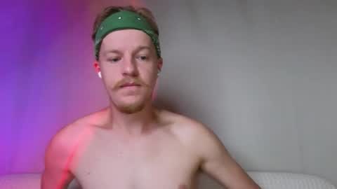 Snapshot of flower_haze chatting on November 9, 2:10 am Alexander online show from November 9, 2:10 am