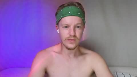 Snapshot of flower_haze chatting on November 12, 6:19 pm Alexander online show from November 12, 6:19 pm