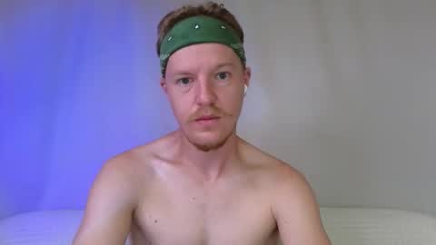 Snapshot of flower_haze chatting on November 13, 6:23 am Alexander online show from November 13, 6:23 am