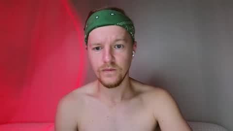 Snapshot of flower_haze chatting on November 28, 3:20 am Alexander online show from November 28, 3:20 am