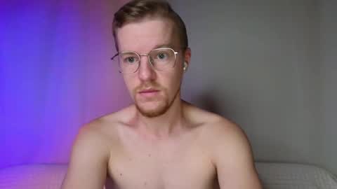 Snapshot of flower_haze chatting on December 3, 2:41 am Alexander online show from December 3, 2:41 am