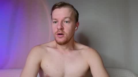 Snapshot of flower_haze chatting on December 4, 4:33 am Alexander online show from December 4, 4:33 am