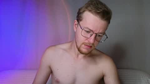 Snapshot of flower_haze chatting on December 5, 3:04 am Alexander online show from December 5, 3:04 am