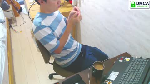 Snapshot of flowerbox chatting on June 21, 9:01 am flowerbox online show from June 21, 9:01 am