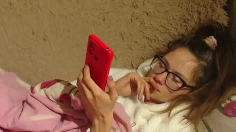 Snapshot of flowercandydoll13 chatting on December 16, 12:26 am say meow and send tip  online show from December 16, 12:26 am