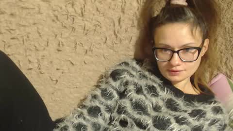 Snapshot of flowercandydoll13 chatting on December 19, 10:56 am say meow and send tip  online show from December 19, 10:56 am