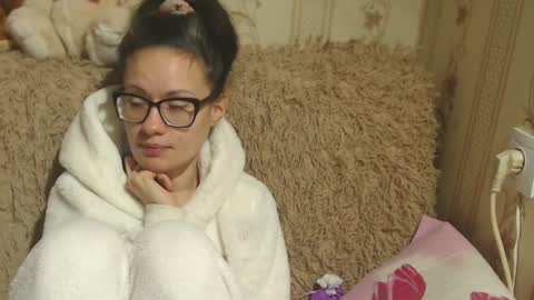 Snapshot of flowercandydoll13 chatting on December 25, 11:11 am say meow and send tip  online show from December 25, 11:11 am