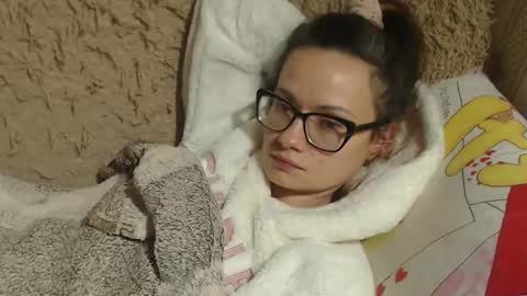 Snapshot of flowercandydoll13 chatting on December 29, 1:56 am say meow and send tip  online show from December 29, 1:56 am