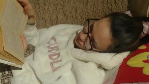 Snapshot of flowercandydoll13 chatting on January 16, 9:40 pm say meow and send tip  online show from January 16, 9:40 pm