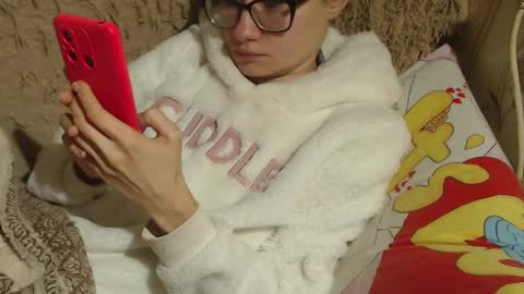 Snapshot of flowercandydoll13 chatting on January 18, 9:55 pm say meow and send tip  online show from January 18, 9:55 pm