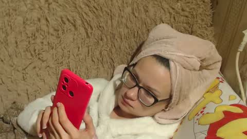 Snapshot of flowercandydoll13 chatting on January 20, 9:11 pm say meow and send tip  online show from January 20, 9:11 pm