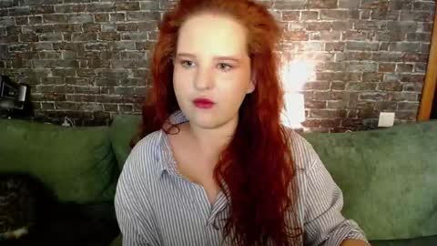 Snapshot of floweroffreedom_ chatting on December 15, 6:06 am FlowerOfFreedom online show from December 15, 6:06 am