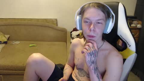 Snapshot of fluffy_boney chatting on February 2, 12:09 am Alexey online show from February 2, 12:09 am