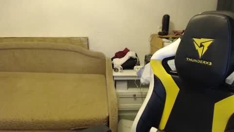 Snapshot of fluffy_boney chatting on February 4, 1:45 am Alexey online show from February 4, 1:45 am