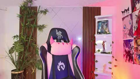  FLUFFY BUBBLE  online show from October 9, 4:10 am