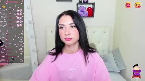 Snapshot of flufyfoxx chatting on December 6, 11:47 pm Lina online show from December 6, 11:47 pm