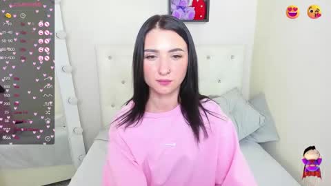 Snapshot of flufyfoxx chatting on December 7, 2:53 am Lina online show from December 7, 2:53 am