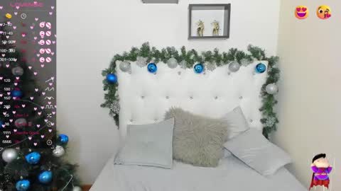 Snapshot of flufyfoxx chatting on December 18, 3:47 am Lina online show from December 18, 3:47 am