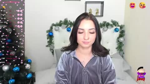 Snapshot of flufyfoxx chatting on December 20, 5:57 am Lina online show from December 20, 5:57 am