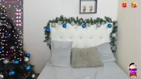 Snapshot of flufyfoxx chatting on December 21, 3:47 am Lina online show from December 21, 3:47 am