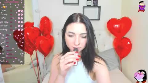 Snapshot of flufyfoxx chatting on February 16, 5:37 am Lina online show from February 16, 5:37 am