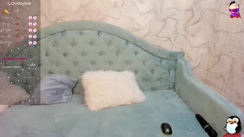 Snapshot of flufyfoxx chatting on October 10, 1:59 am Lina online show from October 10, 1:59 am