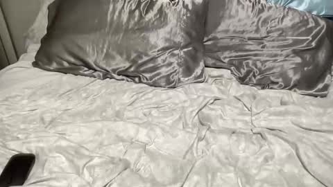 Snapshot of flyhigh40 chatting on October 19, 2:01 am Join me online and in Person Looking for company on camera. online show from October 19, 2:01 am