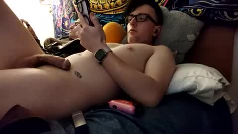 Snapshot of flypanda26 chatting on March 20, 10:09 am Femboyhunglikeahorse online show from March 20, 10:09 am
