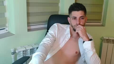 independent model online show from December 4, 9:57 pm