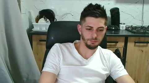 independent model online show from February 25, 7:58 pm