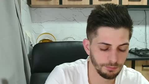 independent model online show from March 1, 9:48 pm