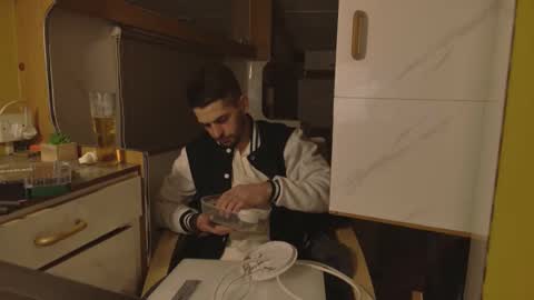 independent model online show from February 21, 5:36 pm