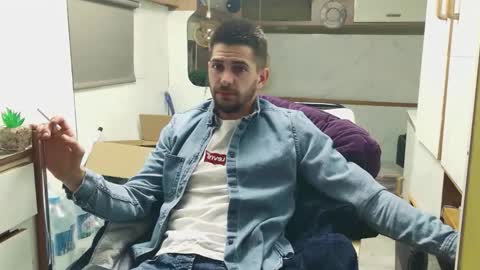 independent model online show from April 20, 6:20 pm