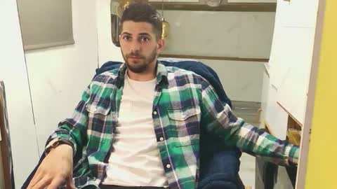 independent model online show from April 21, 7:39 pm