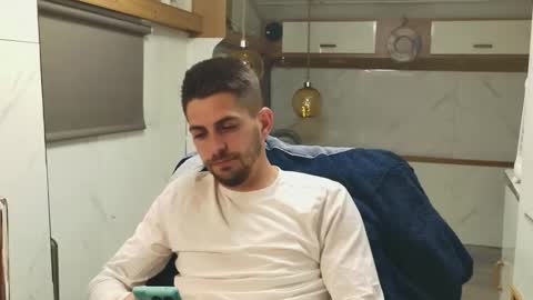 independent model online show from April 29, 5:30 pm