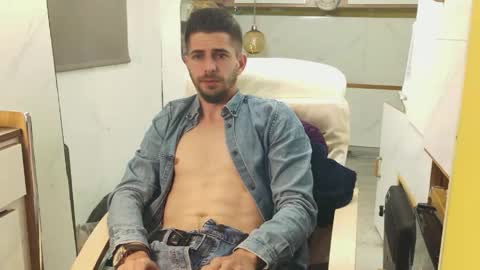 independent model online show from April 30, 8:57 pm