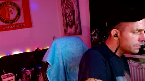 Snapshot of fonzie8012 chatting on October 2, 1:45 am Hard2DaCore22 online show from October 2, 1:45 am