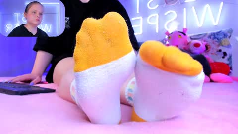 Snapshot of footfetish_baby chatting on December 9, 4:37 pm Molly online show from December 9, 4:37 pm