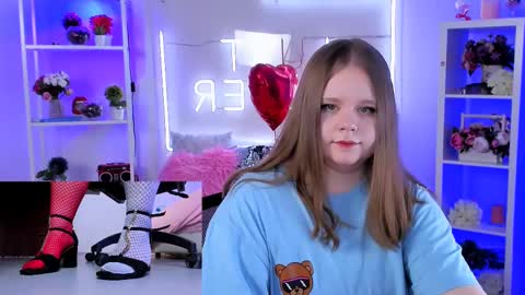 Snapshot of footfetish_baby chatting on February 23, 11:36 pm Molly online show from February 23, 11:36 pm