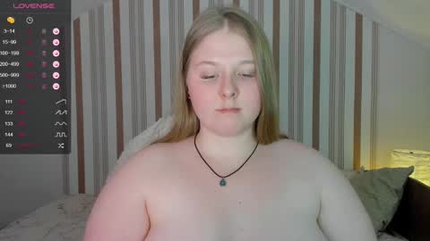 Snapshot of forever_cute chatting on December 23, 1:35 pm Ann    online show from December 23, 1:35 pm