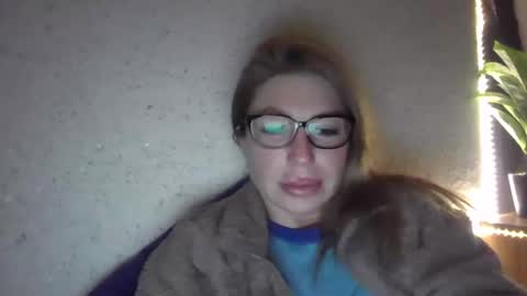 fox_red_lady7 online show from February 7, 9:15 pm