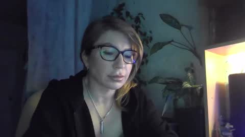 fox_red_lady7 online show from March 3, 6:33 pm