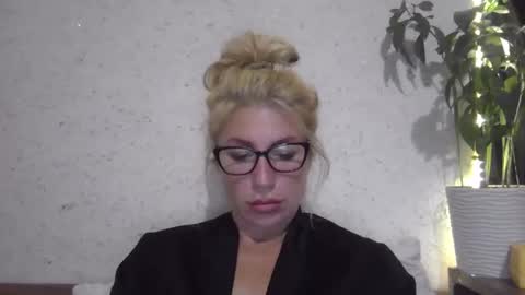 fox_red_lady7 online show from October 4, 7:34 pm